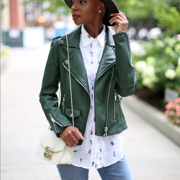 NYC Taxi Print Button Up - Picture 5 of 6